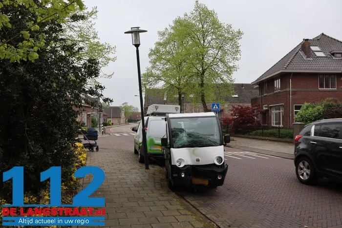 Wagentje van groenzorg botst frontaal op lantaarnpaal Sprang-Capelle 2 Wagentje van groenzorg botst frontaal op lantaarnpaal Sprang-Capelle 112 De Langstraat