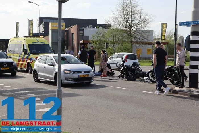 Motorrijder en passagier rijden achterop auto en raken gewond bij ongeval in Waalwijk 1 Motorrijder en passagier rijden achterop auto en raken gewond bij ongeval in Waalwijk 112 De Langstraat