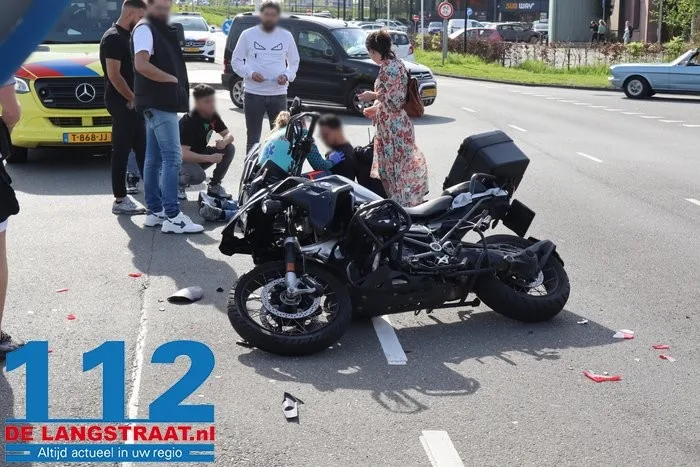 Motorrijder en passagier rijden achterop auto en raken gewond bij ongeval in Waalwijk 4 Motorrijder en passagier rijden achterop auto en raken gewond bij ongeval in Waalwijk 112 De Langstraat