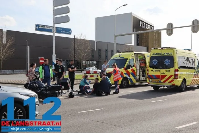 Motorrijder en passagier rijden achterop auto en raken gewond bij ongeval in Waalwijk 5 Motorrijder en passagier rijden achterop auto en raken gewond bij ongeval in Waalwijk 112 De Langstraat