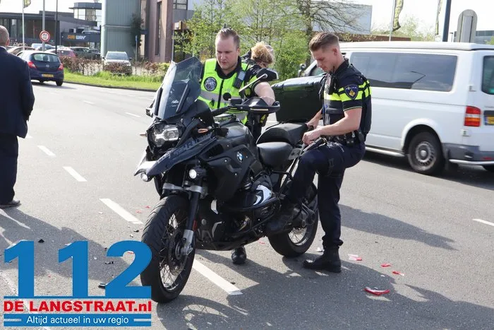 Motorrijder en passagier rijden achterop auto en raken gewond bij ongeval in Waalwijk 13 Motorrijder en passagier rijden achterop auto en raken gewond bij ongeval in Waalwijk 112 De Langstraat