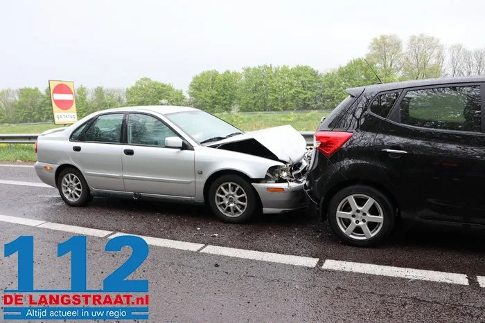 Persoon gewond bij botsing op de A59 bij Waspik 1 Persoon gewond bij botsing op de A59 bij Waspik 112 De Langstraat