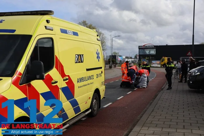 Scooterrijdster gewond bij botsing met fietsster in Sprang-Capelle 7 Scooterrijdster gewond bij botsing met fietsster in Sprang-Capelle 112 De Langstraat