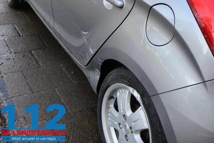 Twee auto's komen met elkaar in botsing in Drunen 5 Twee auto's komen met elkaar in botsing in Drunen 112 De Langstraat