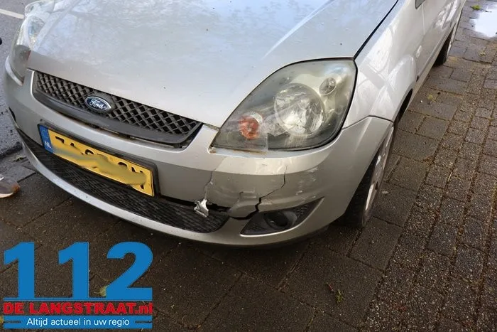 Twee auto's komen met elkaar in botsing in Drunen 6 Twee auto's komen met elkaar in botsing in Drunen 112 De Langstraat