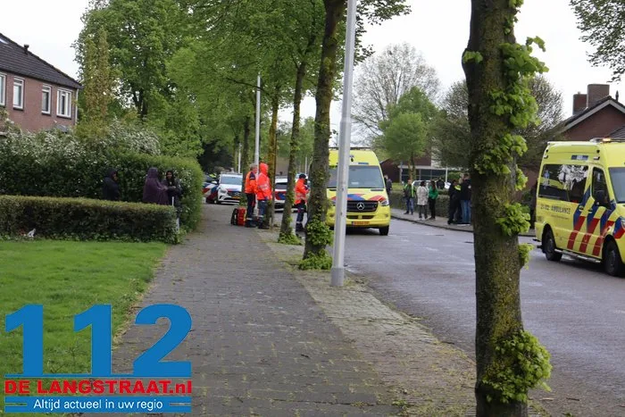 Zoon (24) steekt zijn vader neer in Vlijmen, vlucht naar Apeldoorn waar hij wordt aangehouden 3 Zoon (24) steekt zijn vader neer in Vlijmen, vlucht naar Apeldoorn waar hij wordt aangehouden 112 De Langstraat