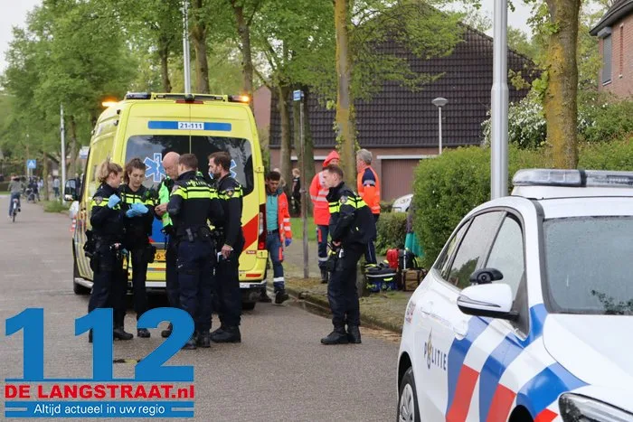Zoon (24) steekt zijn vader neer in Vlijmen, vlucht naar Apeldoorn waar hij wordt aangehouden 4 Zoon (24) steekt zijn vader neer in Vlijmen, vlucht naar Apeldoorn waar hij wordt aangehouden 112 De Langstraat