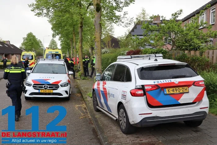Zoon (24) steekt zijn vader neer in Vlijmen, vlucht naar Apeldoorn waar hij wordt aangehouden 10 Zoon (24) steekt zijn vader neer in Vlijmen, vlucht naar Apeldoorn waar hij wordt aangehouden 112 De Langstraat