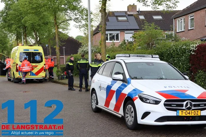 Zoon (24) steekt zijn vader neer in Vlijmen, vlucht naar Apeldoorn waar hij wordt aangehouden 11 Zoon (24) steekt zijn vader neer in Vlijmen, vlucht naar Apeldoorn waar hij wordt aangehouden 112 De Langstraat