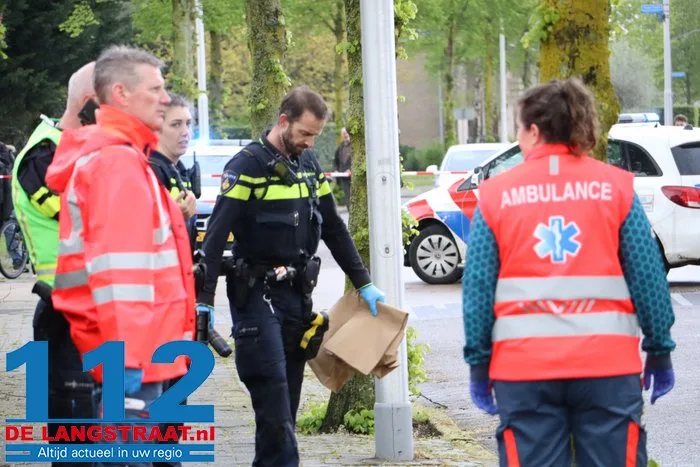 Zoon (24) steekt zijn vader neer in Vlijmen, vlucht naar Apeldoorn waar hij wordt aangehouden 17 Zoon (24) steekt zijn vader neer in Vlijmen, vlucht naar Apeldoorn waar hij wordt aangehouden 112 De Langstraat