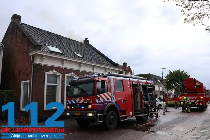 Schoorsteenbrand slaat over op dak, veel schade aan huis in Loon op Zand 3 Schoorsteenbrand slaat over op dak, veel schade aan huis in Loon op Zand 112 De Langstraat