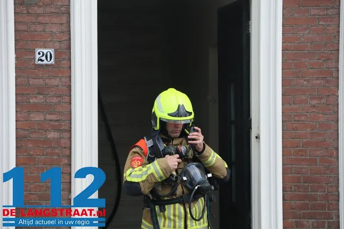 Schoorsteenbrand slaat over op dak, veel schade aan huis in Loon op Zand 9 Schoorsteenbrand slaat over op dak, veel schade aan huis in Loon op Zand 112 De Langstraat