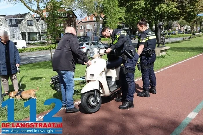 Twee meisjes van scooter getrapt door jonge man, één slachtoffer zwaargewond 10 Twee meisjes van scooter getrapt door jonge man, één slachtoffer zwaargewond 112 De Langstraat