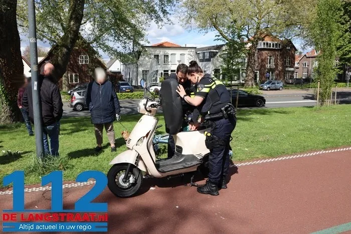 Twee meisjes van scooter getrapt door jonge man, één slachtoffer zwaargewond 14 Twee meisjes van scooter getrapt door jonge man, één slachtoffer zwaargewond 112 De Langstraat