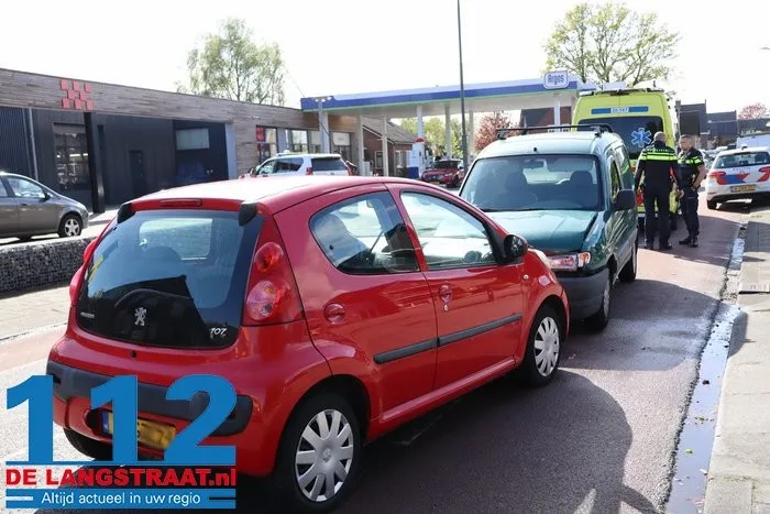 Ongeval tussen twee auto's Raadhuisstraat Sprang-Capelle 8 Ongeval tussen twee auto's Raadhuisstraat Sprang-Capelle 112 De Langstraat