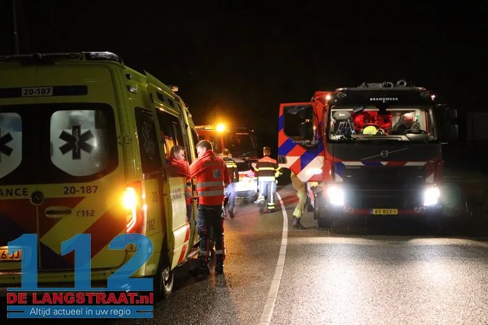 Bestuurder verliest macht over stuur en belandt in sloot Prof. Asserweg Waalwijk 2 Bestuurder verliest macht over stuur en belandt in sloot Prof. Asserweg Waalwijk 112 De Langstraat