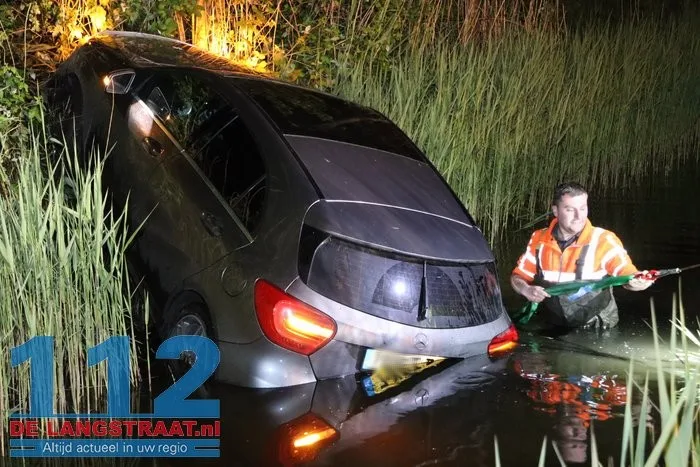 Bestuurder verliest macht over stuur en belandt in sloot Prof. Asserweg Waalwijk 7 Bestuurder verliest macht over stuur en belandt in sloot Prof. Asserweg Waalwijk 112 De Langstraat