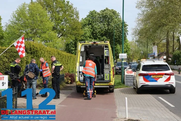 Fietsster gewond na botsing tegen auto, vrouw ter plekke nagekeken 112 De Langstraat