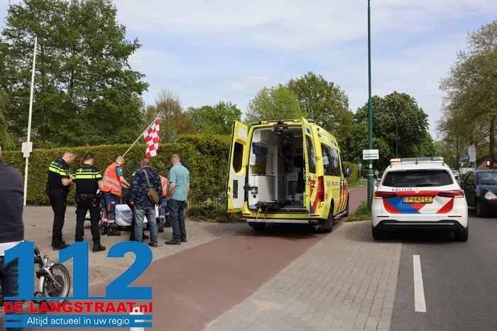 Fietsster gewond na botsing tegen auto, vrouw ter plekke nagekeken 112 De Langstraat