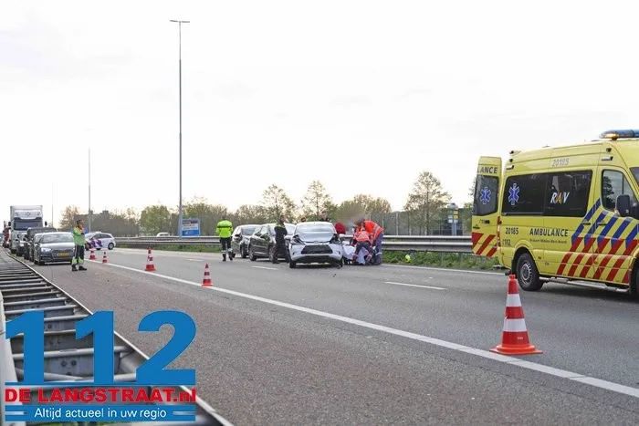 Man gewond naar het ziekenhuis door botsing met vrachtwagen 4 Man gewond naar het ziekenhuis door botsing met vrachtwagen 112 De Langstraat