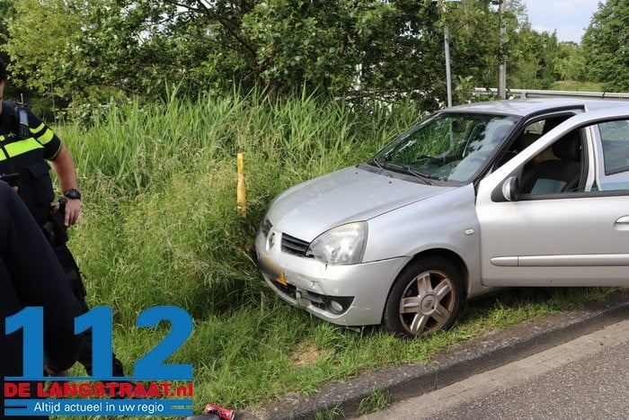 Scooterrijder gewond naar het ziekenhuis na botsing met auto 6 Scooterrijder gewond naar het ziekenhuis na botsing met auto 112 De Langstraat