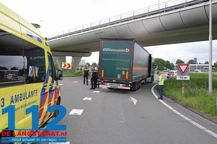 Vrouw gewond bij botsing met vrachtwagen op A59 bij Waalwijk 2 Vrouw gewond bij botsing met vrachtwagen op A59 bij Waalwijk 112 De Langstraat