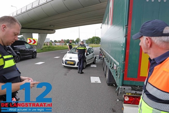 Vrouw gewond bij botsing met vrachtwagen op A59 bij Waalwijk 3 Vrouw gewond bij botsing met vrachtwagen op A59 bij Waalwijk 112 De Langstraat
