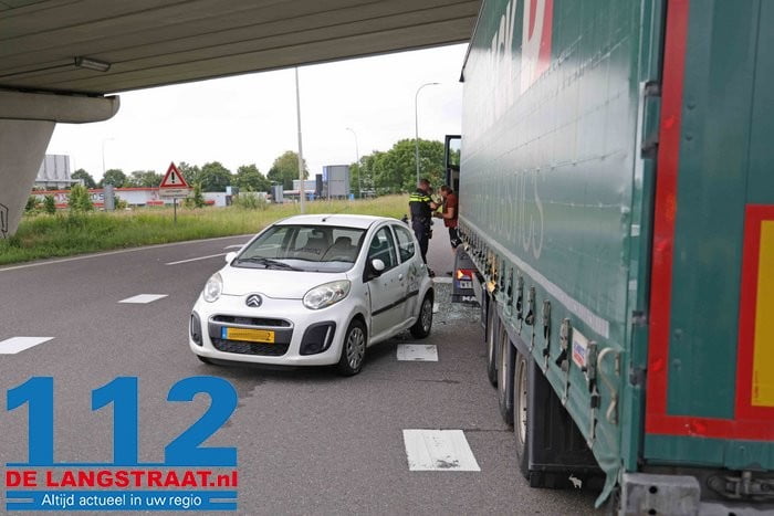 Vrouw gewond bij botsing met vrachtwagen op A59 bij Waalwijk 4 Vrouw gewond bij botsing met vrachtwagen op A59 bij Waalwijk 112 De Langstraat