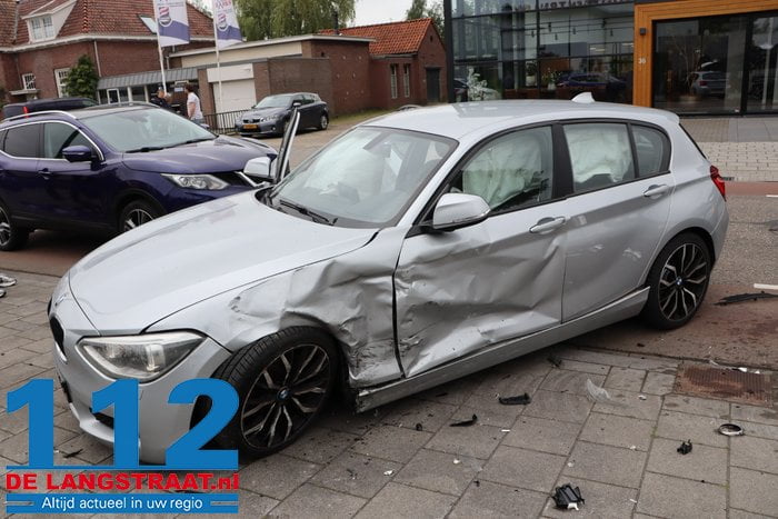 Veel schade en meerdere gewonden na ongeval 1 Veel schade en meerdere gewonden na ongeval 112 De Langstraat