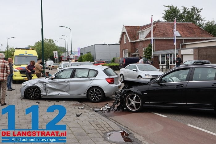 Veel schade en meerdere gewonden na ongeval 3 Veel schade en meerdere gewonden na ongeval 112 De Langstraat