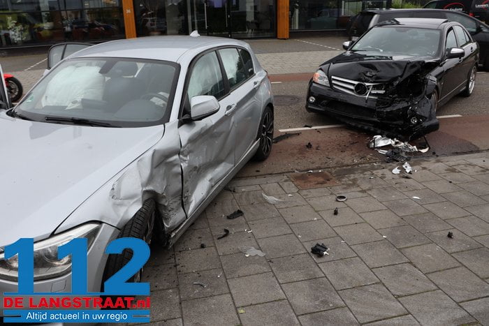 Veel schade en meerdere gewonden na ongeval 4 Veel schade en meerdere gewonden na ongeval 112 De Langstraat