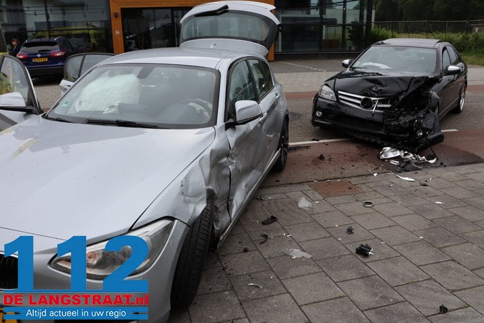 Veel schade en meerdere gewonden na ongeval 17 Veel schade en meerdere gewonden na ongeval 112 De Langstraat
