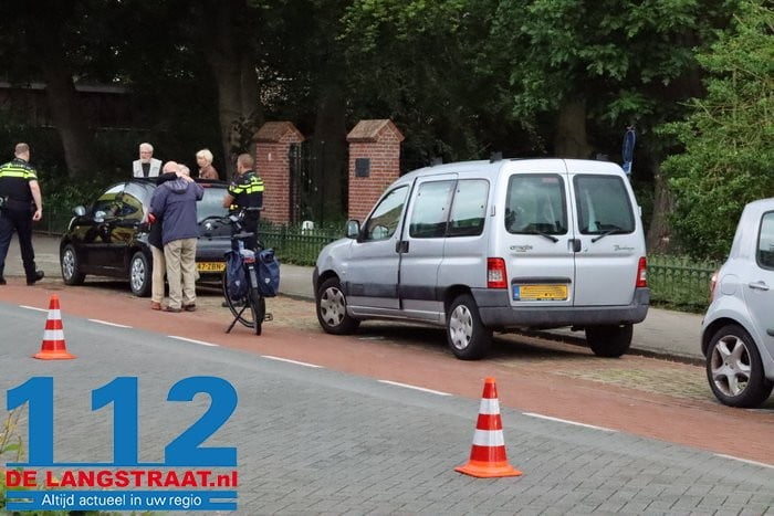 Vrouw valt van elektrische fiets na botsing in Waalwijk en raakt lichtgewond, fiets en auto beschadigd 3 Vrouw valt van elektrische fiets na botsing in Waalwijk en raakt lichtgewond, fiets en auto beschadigd 112 De Langstraat