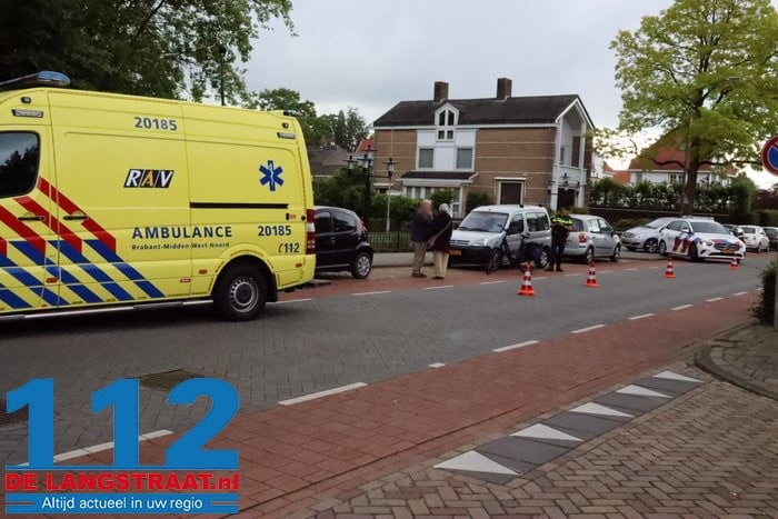 Vrouw valt van elektrische fiets na botsing in Waalwijk en raakt lichtgewond, fiets en auto beschadigd 8 Vrouw valt van elektrische fiets na botsing in Waalwijk en raakt lichtgewond, fiets en auto beschadigd 112 De Langstraat
