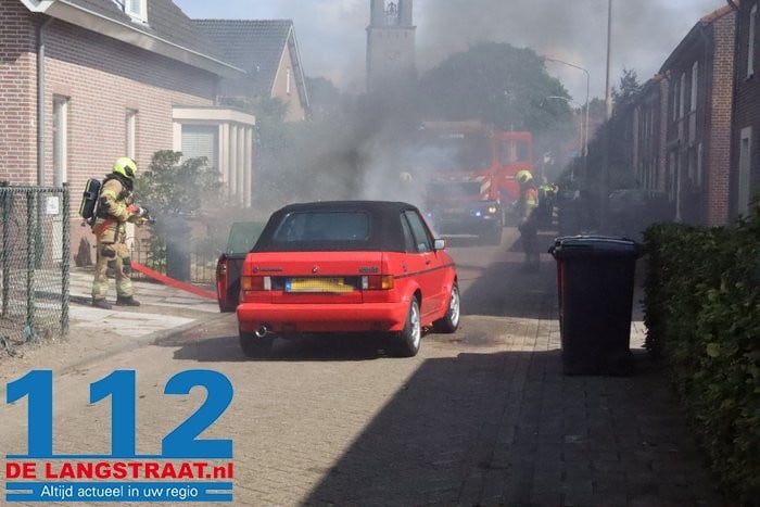 Na 31 jaar rijden slaat de vlam in de pan: klassieke Volkswagen-cabriolet verwoest door brand 2 Na 31 jaar rijden slaat de vlam in de pan: klassieke Volkswagen-cabriolet verwoest door brand 112 De Langstraat