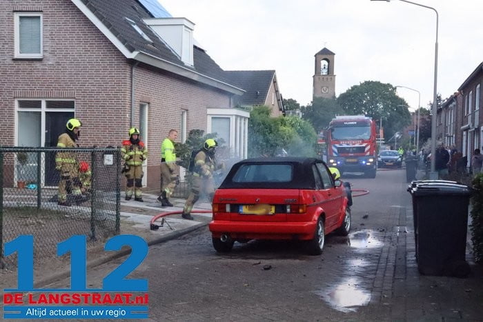 Na 31 jaar rijden slaat de vlam in de pan: klassieke Volkswagen-cabriolet verwoest door brand 7 Na 31 jaar rijden slaat de vlam in de pan: klassieke Volkswagen-cabriolet verwoest door brand 112 De Langstraat