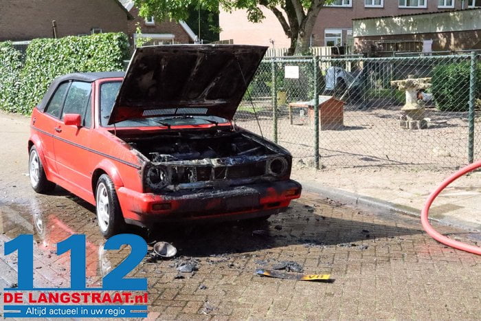Na 31 jaar rijden slaat de vlam in de pan: klassieke Volkswagen-cabriolet verwoest door brand 11 Na 31 jaar rijden slaat de vlam in de pan: klassieke Volkswagen-cabriolet verwoest door brand 112 De Langstraat