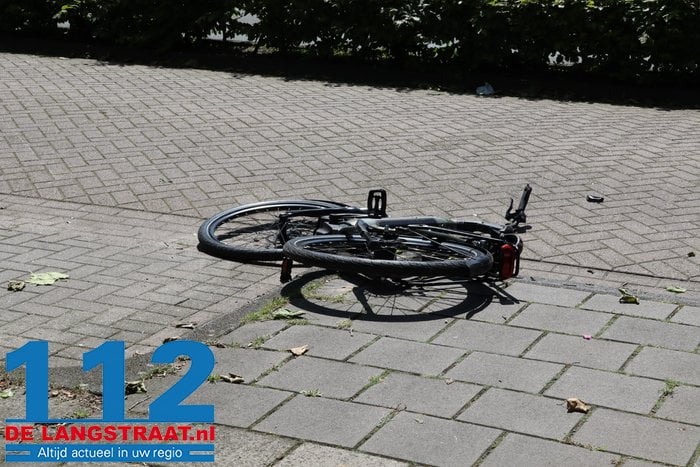 Automobilist gaat ervandoor na aanrijding met fietser aan de Burg. van der Klokkenlaan Waalwijk 2 Automobilist gaat ervandoor na aanrijding met fietser aan de Burg. van der Klokkenlaan Waalwijk 112 De Langstraat