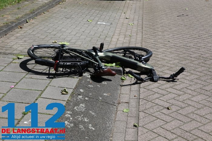 Automobilist gaat ervandoor na aanrijding met fietser aan de Burg. van der Klokkenlaan Waalwijk 4 Automobilist gaat ervandoor na aanrijding met fietser aan de Burg. van der Klokkenlaan Waalwijk 112 De Langstraat