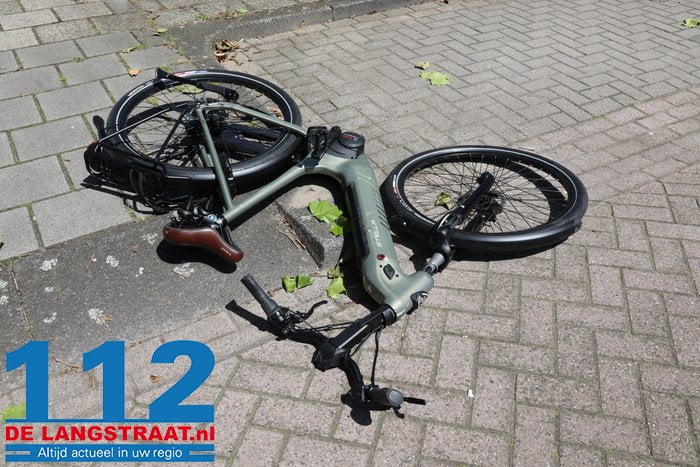 Automobilist gaat ervandoor na aanrijding met fietser aan de Burg. van der Klokkenlaan Waalwijk 5 Automobilist gaat ervandoor na aanrijding met fietser aan de Burg. van der Klokkenlaan Waalwijk 112 De Langstraat