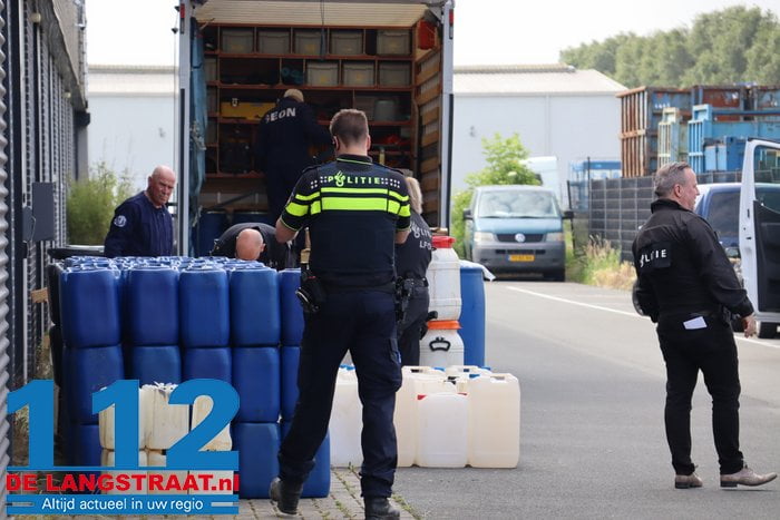 Politie ontmantelt drugslab in Waalwijk, tientallen vaten met grondstof voor mdma afgevoerd 2 Politie ontmantelt drugslab in Waalwijk, tientallen vaten met grondstof voor mdma afgevoerd 112 De Langstraat