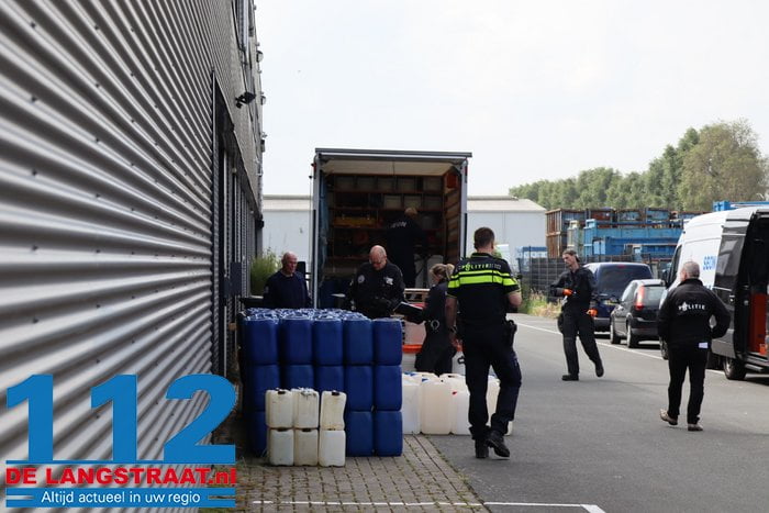 Politie ontmantelt drugslab in Waalwijk, tientallen vaten met grondstof voor mdma afgevoerd 3 Politie ontmantelt drugslab in Waalwijk, tientallen vaten met grondstof voor mdma afgevoerd 112 De Langstraat