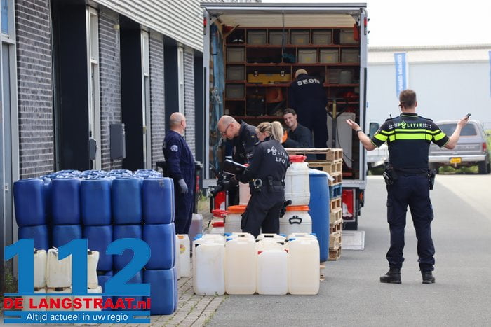 Politie ontmantelt drugslab in Waalwijk, tientallen vaten met grondstof voor mdma afgevoerd 5 Politie ontmantelt drugslab in Waalwijk, tientallen vaten met grondstof voor mdma afgevoerd 112 De Langstraat