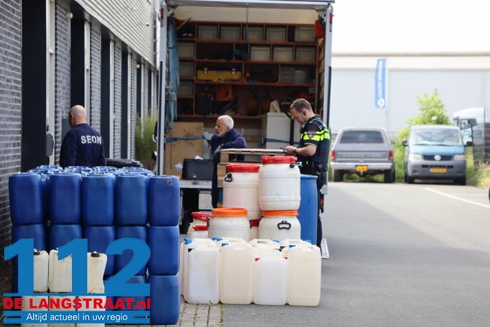 Politie ontmantelt drugslab in Waalwijk, tientallen vaten met grondstof voor mdma afgevoerd 9 Politie ontmantelt drugslab in Waalwijk, tientallen vaten met grondstof voor mdma afgevoerd 112 De Langstraat