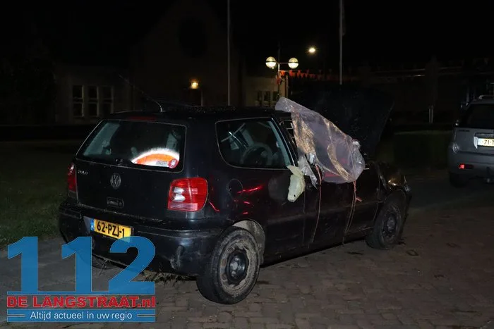 Beschadigde auto gedumpt Julianalaan Sprang-Capelle 6 Beschadigde auto gedumpt Julianalaan Sprang-Capelle 112 De Langstraat