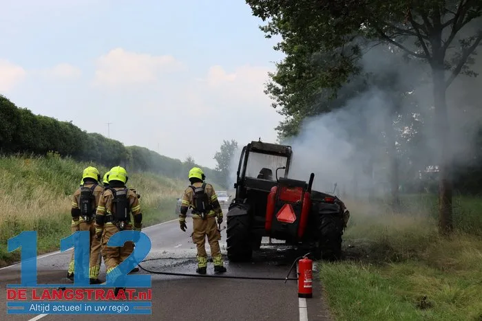 Verreiker vliegt tijdens het rijden in brand 1 Verreiker vliegt tijdens het rijden in brand 112 De Langstraat