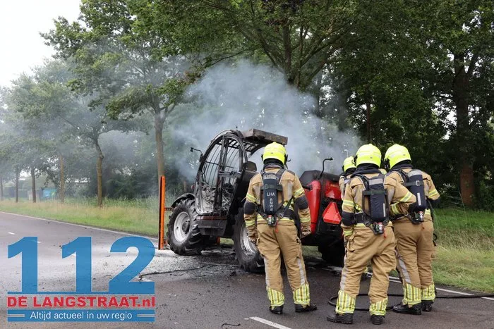 Verreiker vliegt tijdens het rijden in brand 2 Verreiker vliegt tijdens het rijden in brand 112 De Langstraat