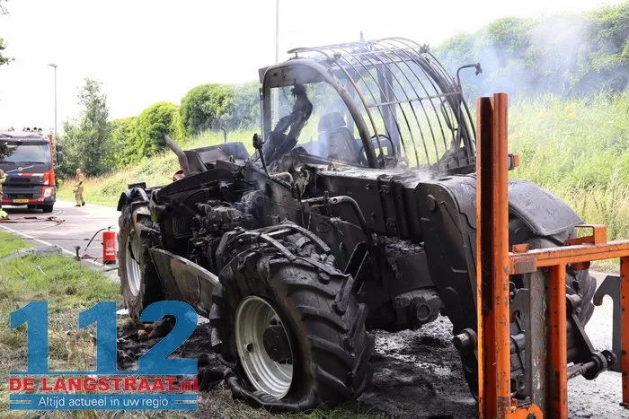 Verreiker vliegt tijdens het rijden in brand 9 Verreiker vliegt tijdens het rijden in brand 112 De Langstraat