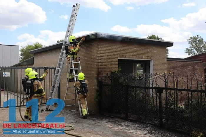Heg en schuur in brand door wegbranden onkruid Kaatsheuvel 11 Heg en schuur in brand door wegbranden onkruid Kaatsheuvel 112 De Langstraat