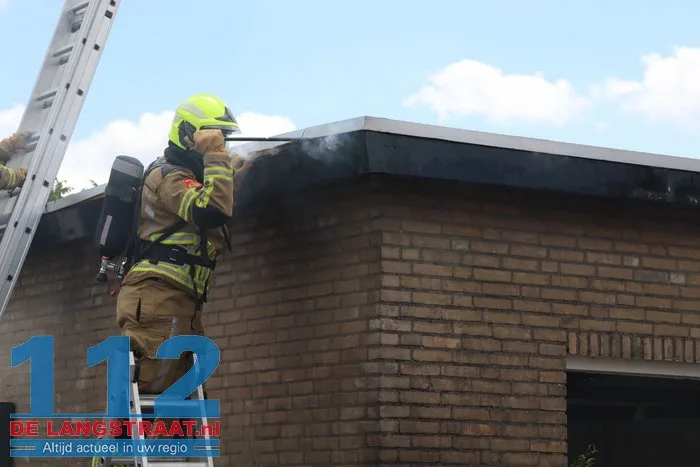 Heg en schuur in brand door wegbranden onkruid Kaatsheuvel 13 Heg en schuur in brand door wegbranden onkruid Kaatsheuvel 112 De Langstraat